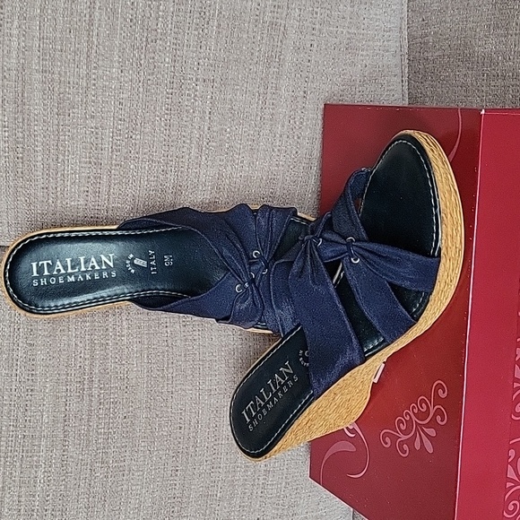 Italian Shoemakers Navy Wedge - Picture 3 of 5